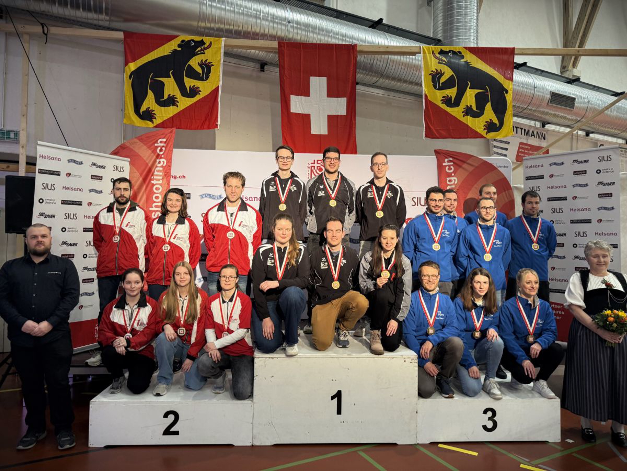 Podest Gewehr 10m Elite (v.l.): 2. Solothurn; 1. Zentralschweiz; 3. Fribourg.