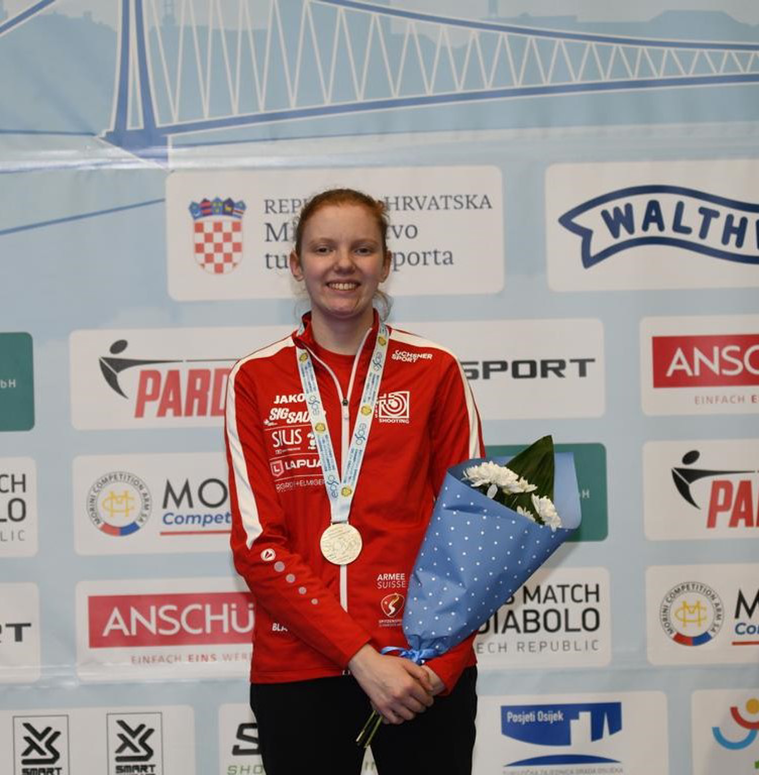 Audrey Gogniat strahlt auf dem Podest mit der Silbermedaille, (Foto: (Foto: Jürgen Heise)