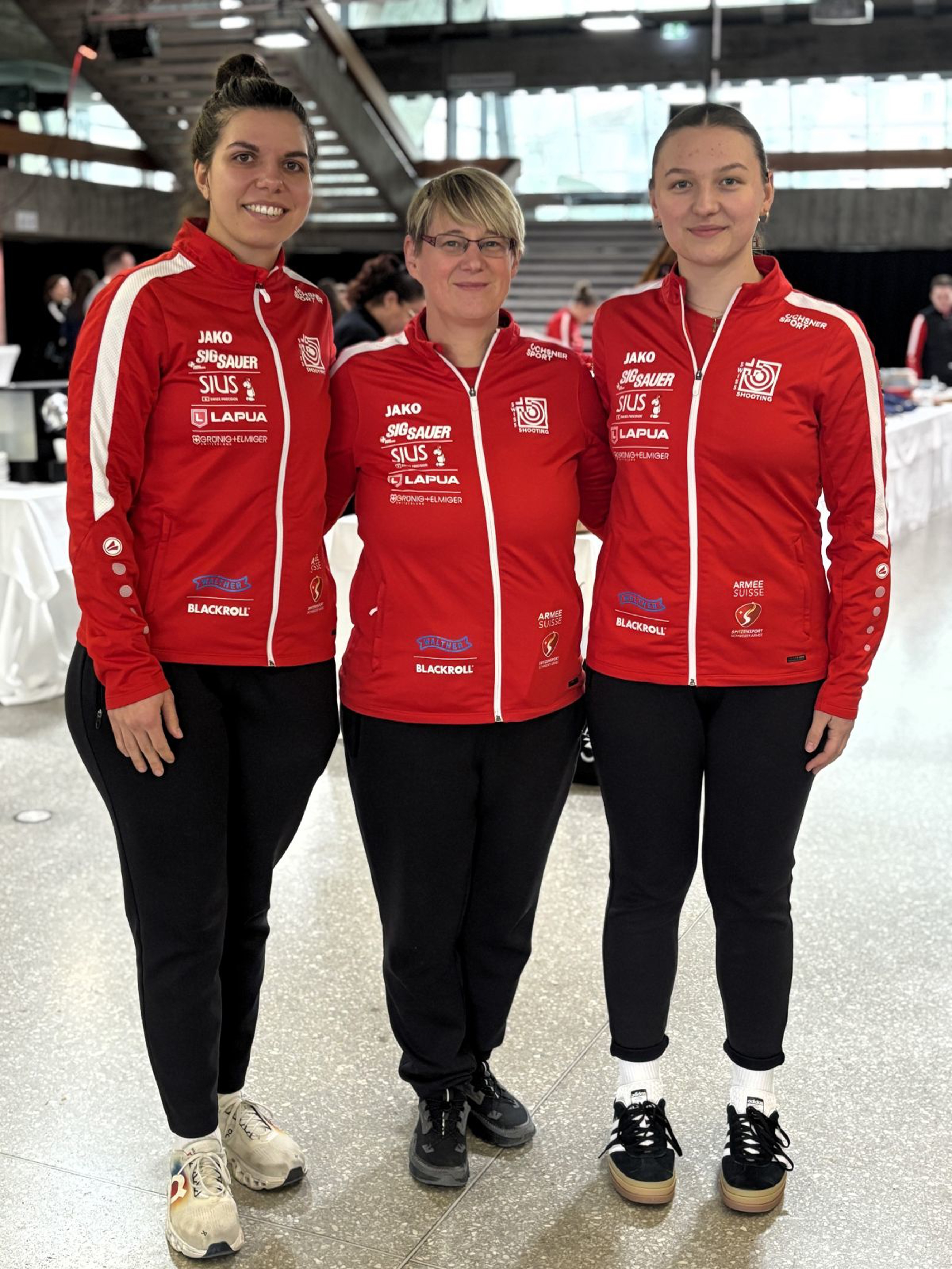 Die Gegenwart, die Vergangenheit und die Zukunft des Schiesssports (v.l.): Olympiasiegerin Chiara Leone, Schiesssport-Legende Silvia Guignard und Senkrechtstarterin Emely Jäggi.