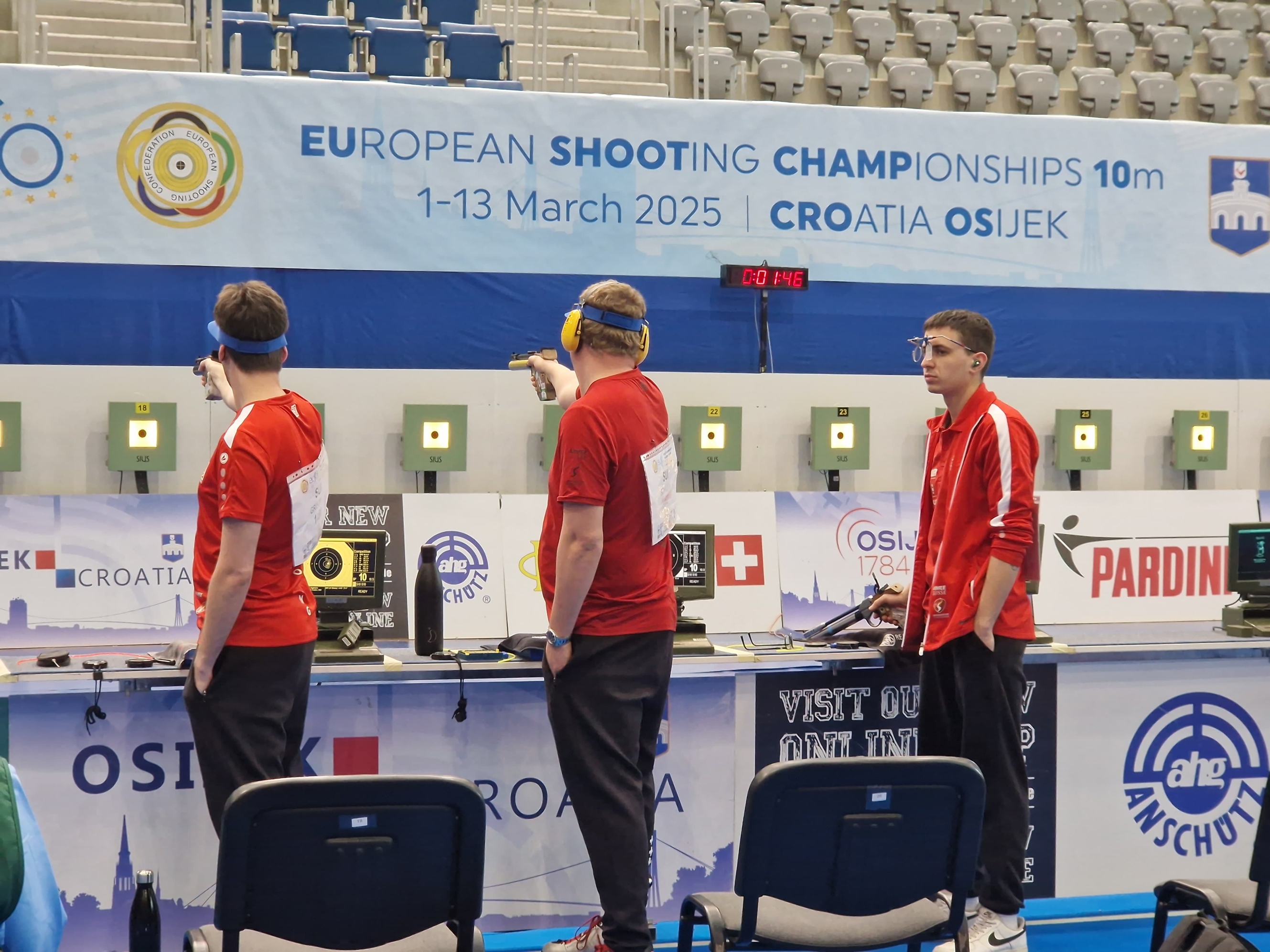 Cédric Grisoni, Adrian Schaub und Jason Solari erreichten den 7. Platz im Viertelfinal des Trio-Wettkampfs. 