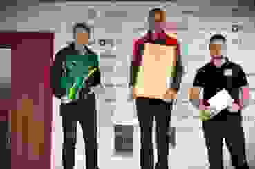 A Podest (v.l.): Peter Frauenfelder, Daniel Hollenstein und Kurt Waldis. A Podest (v.l.): Peter Frauenfelder, Daniel Hollenstein und Kurt Waldis.