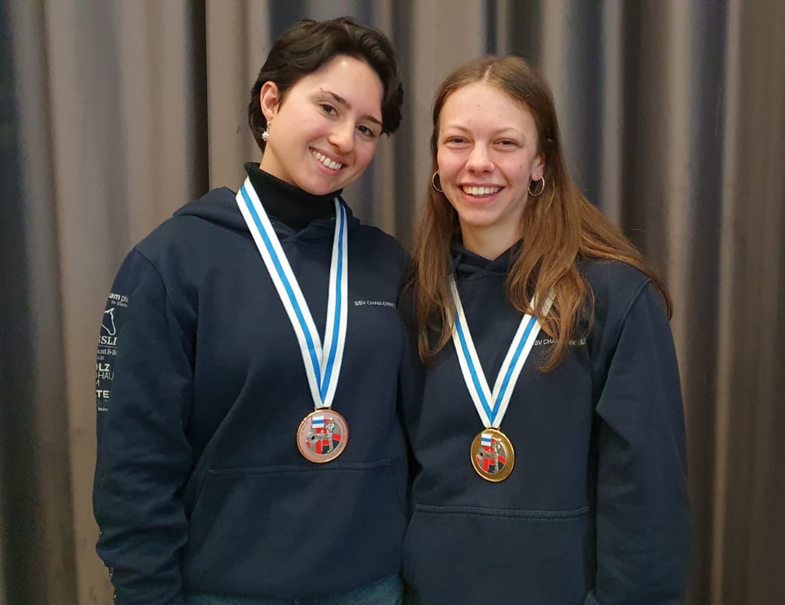 Prämierte Jugend G10m (v.l.) Kantonalmeisterin Emma Habermacher und Arina Anderegg, ..SSV Cham-Ennetsee.