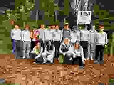 Jungschützen Engadin Bergell 1 Die Jungschützen Engadin-Bergell mit ihrem Teamchef Attilo Tam.