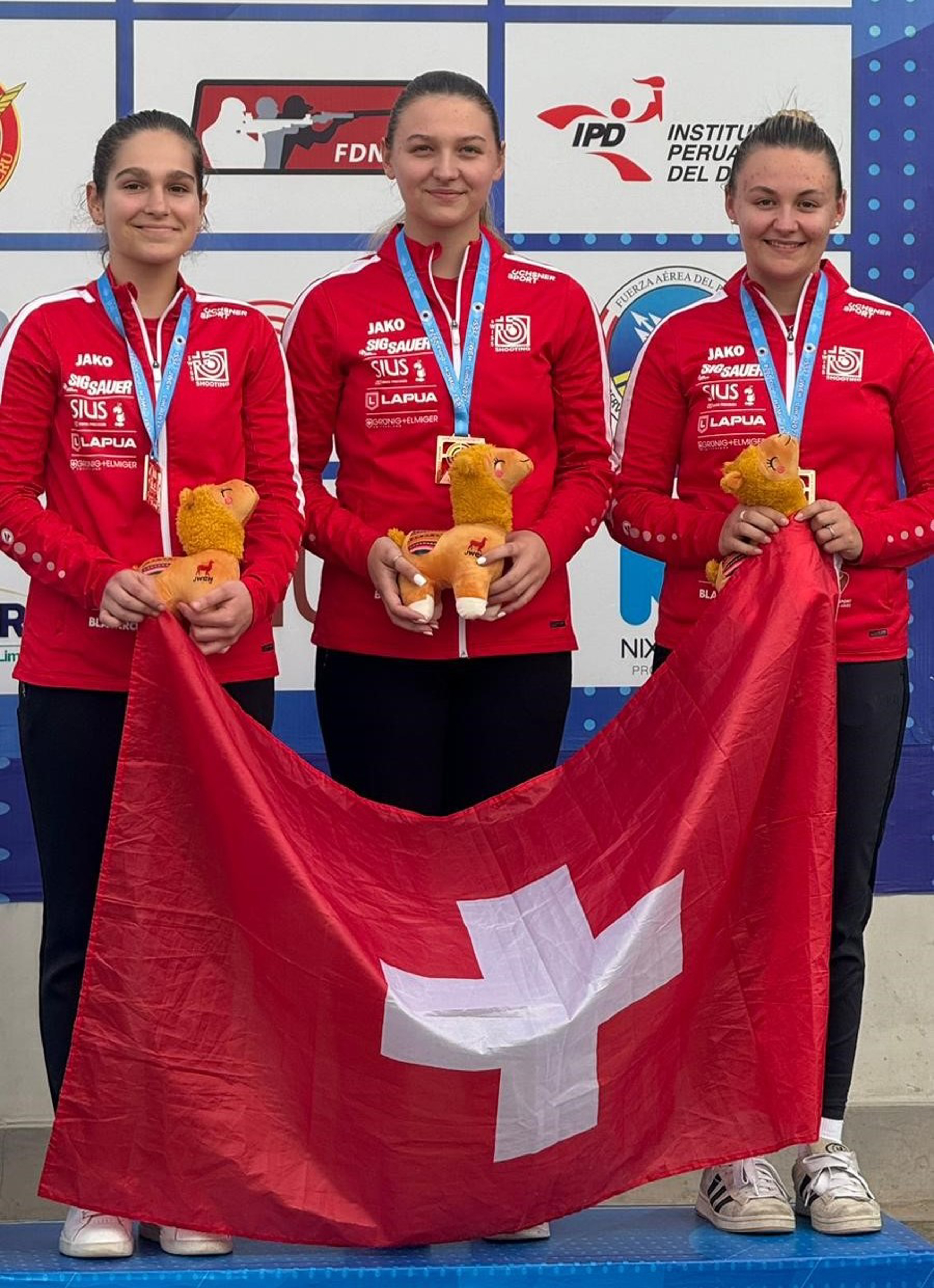 Bronze in der Teamwertung der Dreistellung (v.l.): Ekaterina Chenikov, Vivien und Emely Jaeggi.