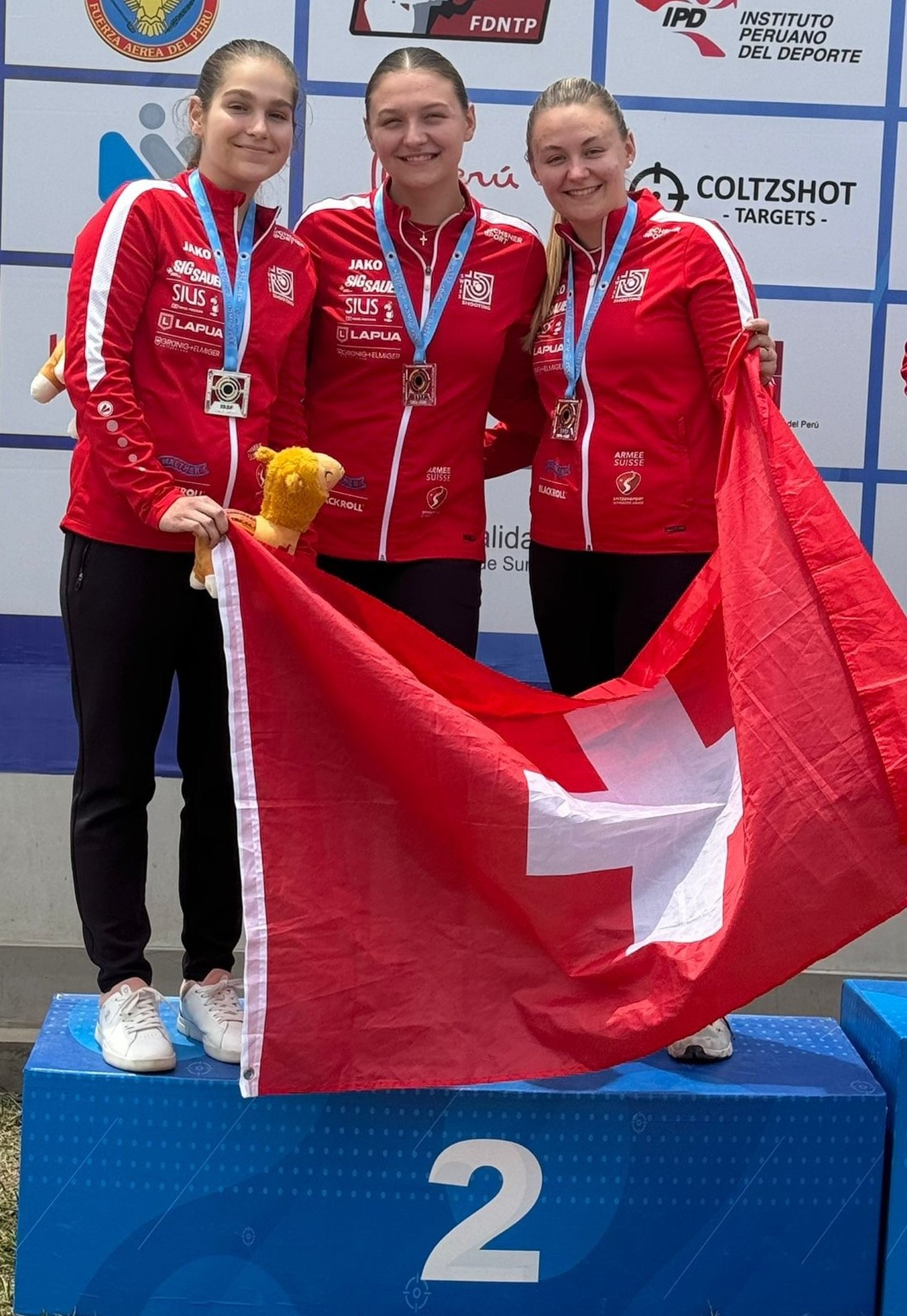 Silber im Liegendmatch 50m (v.l.): Ekaterina Chenikov, Vivien und Emely Jaeggi.